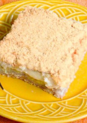 Foto de TORTA DE BANANA CREMOSA COM FAROFA | FÁCIL E DELICIOSA