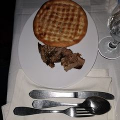 A picture of Mutton Foil stream with Naan.