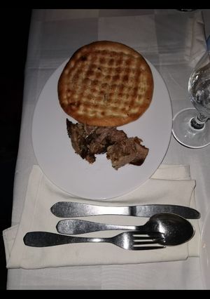 A picture of Mutton Foil stream with Naan.