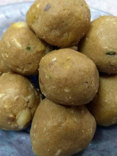 A picture of Sardi ke Aate Ke Laddu.