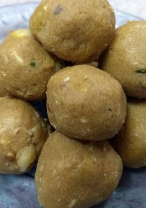 A picture of Sardi ke Aate Ke Laddu.