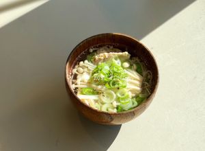 Hình của món Canh Gà Nấu Nấm Kim Châm.