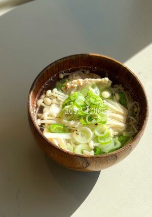 Hình của món Canh Gà Nấu Nấm Kim Châm.