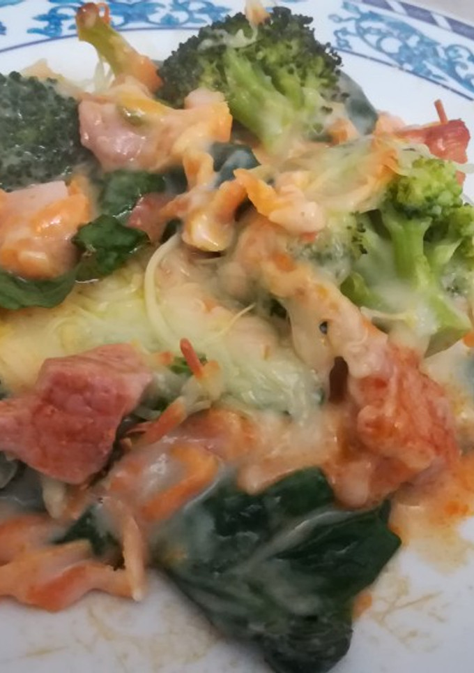 Una foto de Brócoli y espinacas con bechamel