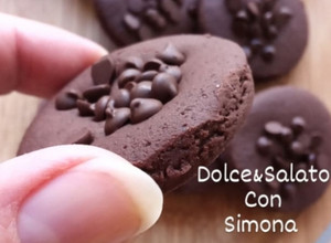 Foto di Biscotti al cioccolato al microonde senza uova e senza burro