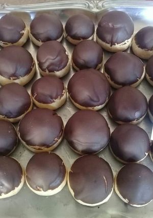 Una foto de Profiteroles con chocolate