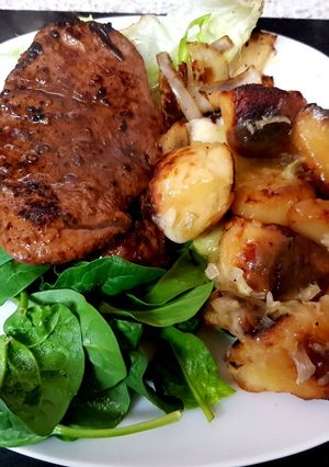 A picture of My Marinaded Rump Steak with Onions & Cheesy Potatoes 😘.
