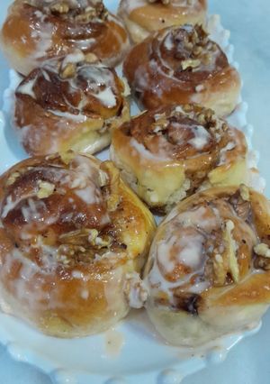 A picture of Cinnamon rolls with walnuts.