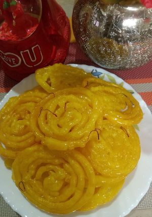 इंस्टेंट केसर जलेबी(instant kesar jalebi recipe in Hindi) रेसिपी मुख्य फोटो