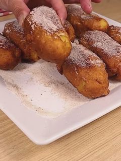 Una foto de Rellenitos con trozos de manzana 🍏