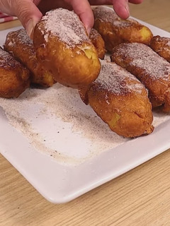 Una foto de Rellenitos con trozos de manzana 🍏