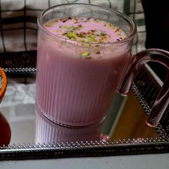 A picture of Kashmiri pink tea/noon chai.