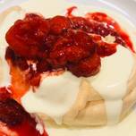 Pavlova with Berries compote (เค้กไข่ขาว) อร่อย หรู #งบ60บาท