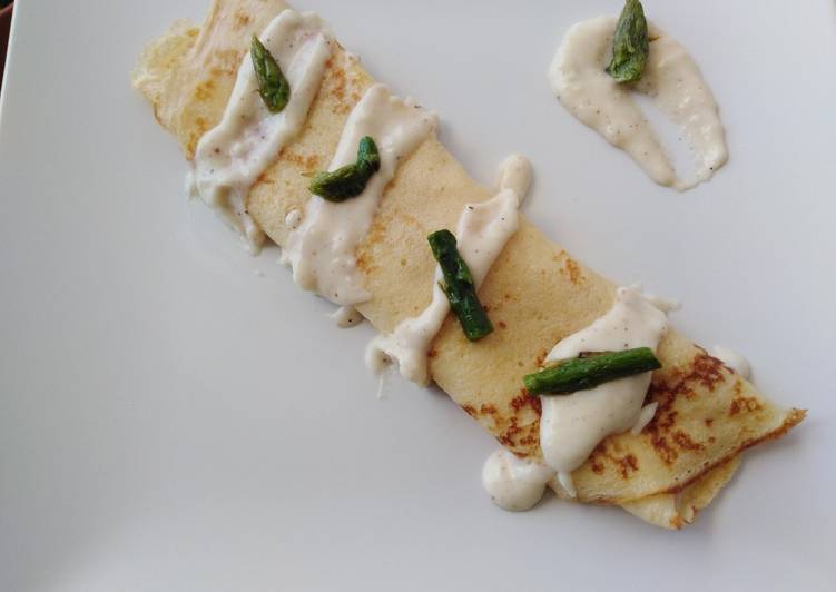Crespelle fiorentine con fonduta di taleggio e asparagi