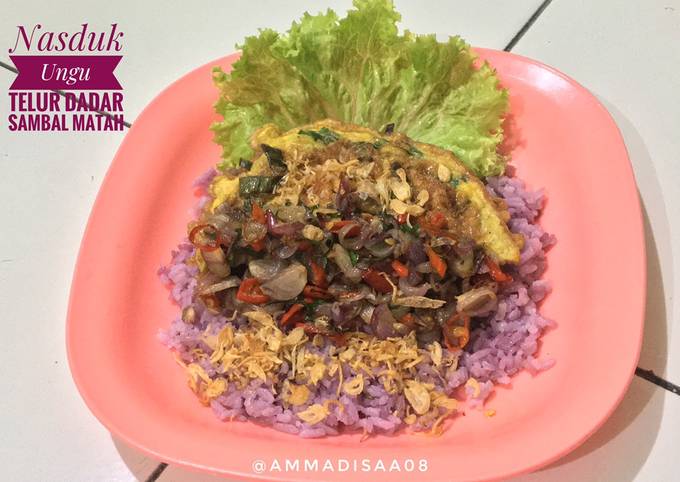 Cara Gampang Menyiapkan Nasduk Ungu Telur Dadar Sambal Matah yang Bisa Manjain Lidah