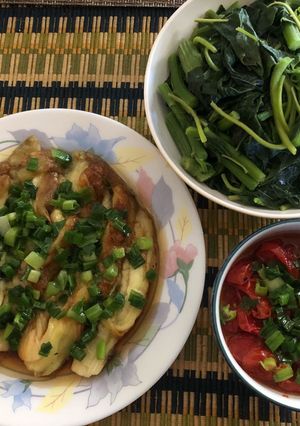 Hình của món Rau dền luộc chấm cà chua om và cà tím mỡ hành.