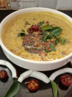 பொடலங்காய், கத்திரிகாய் இனிப்புகாரகூட்டு(Pudalankai kathiri inipu kaara kootu recipe in tamil) செய்முறை முக்கிய புகைப்படம்