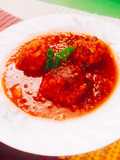 Bò viên sốt cà chua, ăn với mì ý (Meatballs in tomato sauce)