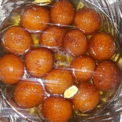 A picture of Gulab jamun.
