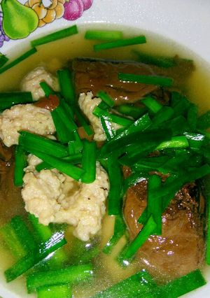 รูปของ ต้มเลือดหมูทอดใบกุยช่าย