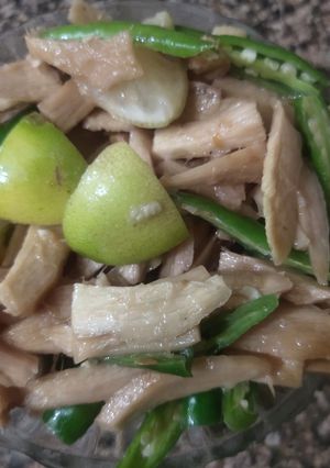 बिना तेल अदरक, हरी मिर्च और नींबू का अचार(Bina tel adrak,hari mirch,nimbu ka achar recipe in Hindi) रेसिपी मुख्य फोटो