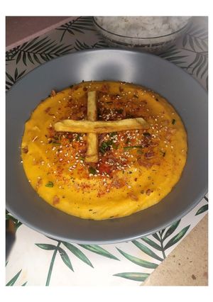 Una foto de Crema de coliflor al estilo hindú