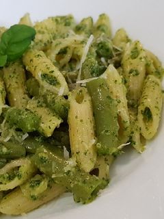 Foto di Penne al pesto,patate e fagiolini