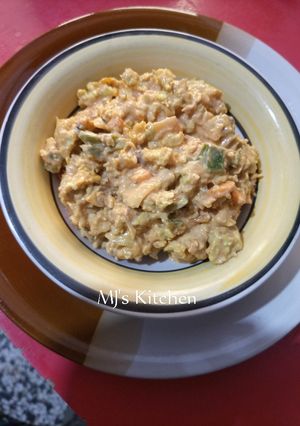 A picture of Scrambled eggs mayo paste.