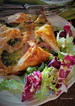 Une photo de Panier de brocoli au jambon et au Comté