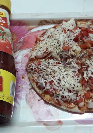 ચીઝી પીઝા (Cheese Pizza Recipe In Gujarati) રેસીપી મુખ્ય ફોટો