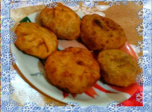 A picture of Pyaaz ki kachori.