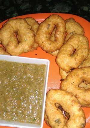 A picture of Medu vada.
