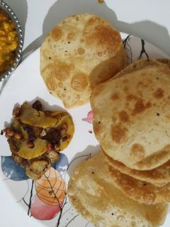 লুচি(luchi recipe in bengali) রেসিপির প্রধান ছবি