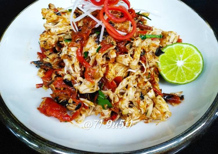 Shredded chicken with grill chili paste