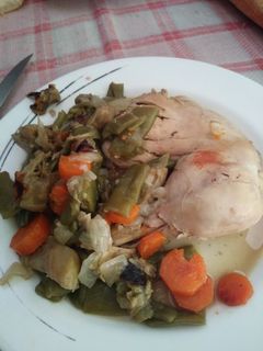 Una foto de Pollo con verduras