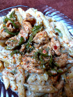 A picture of White sauce pasta.