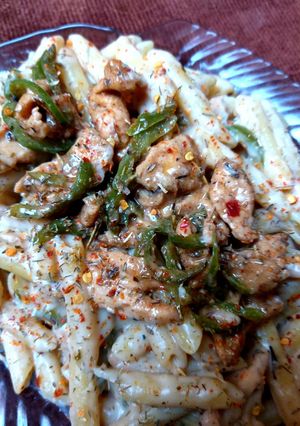 A picture of White sauce pasta.