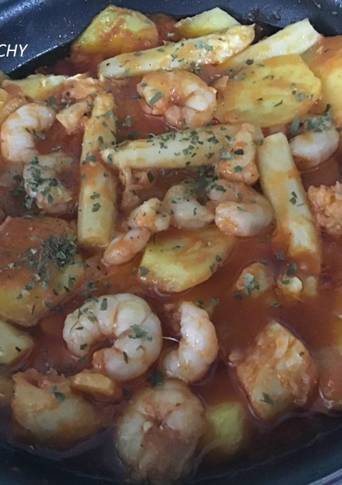 Una foto de Migas de bacalao con gambas y espárragos blancos
