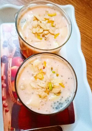 A picture of Custard fruits falooda.