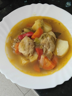 Una foto de Caldo de pollo con jengibre