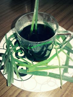 টি ফ্লেভারড উইথ লিলি লিভস (tea flavoured with lilly leaves recipe in Bengali) রেসিপির প্রধান ছবি