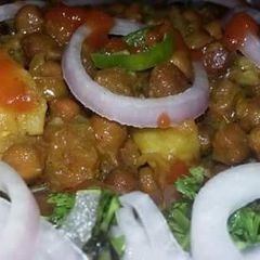 A picture of Masaledar chatpaty kaly chane.