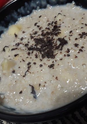 Una foto de Avena con leche fruta y Canela!