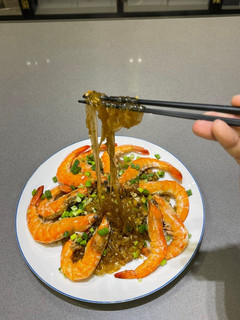 【在家就能做的餐廳菜:鮮蝦粉絲煲】 的食譜成品照片