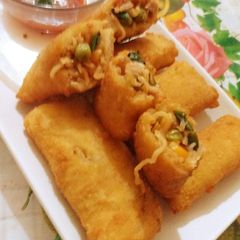 A picture of Bread chicken veg noodles pockets.