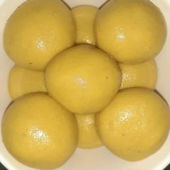 A picture of Besan ladoo.