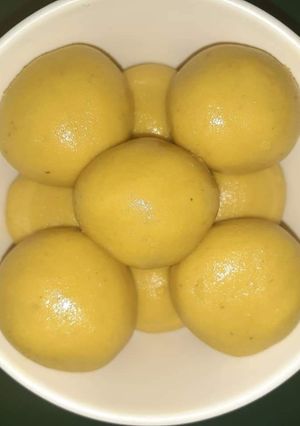 A picture of Besan ladoo.