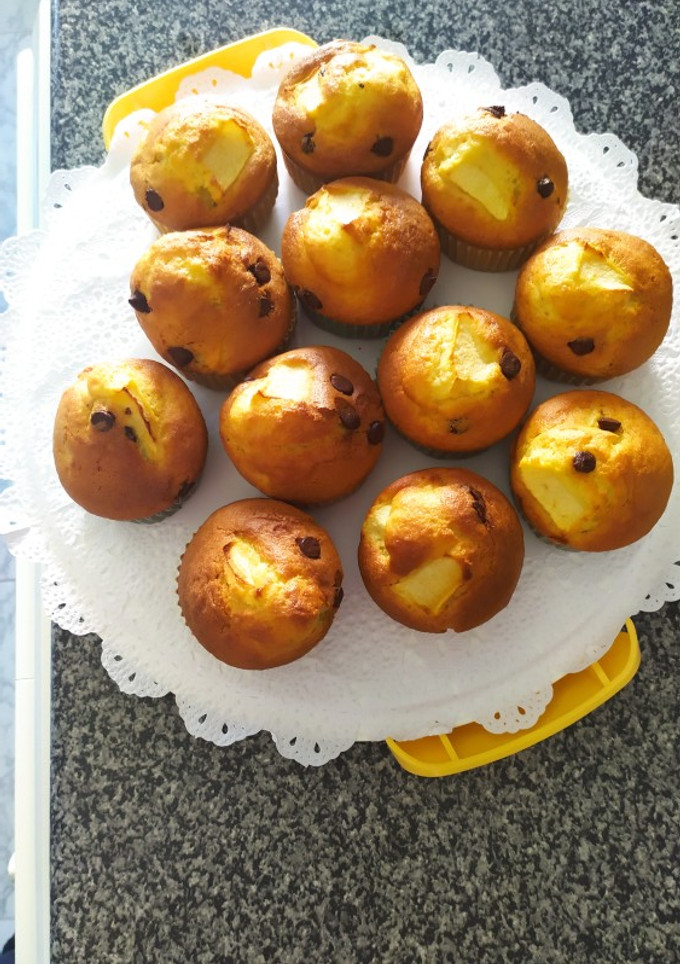 Una foto de Magdalenas de yogurt con manzana y pepitas de chocolate