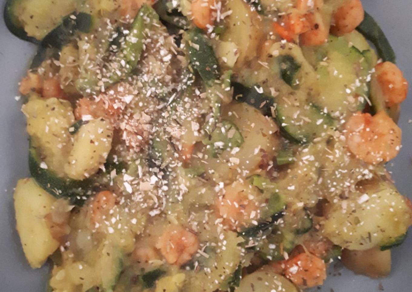 Curry de courgette, pommes de terre et crevettes au lait de coco