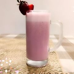 A picture of Strawberry Shake.